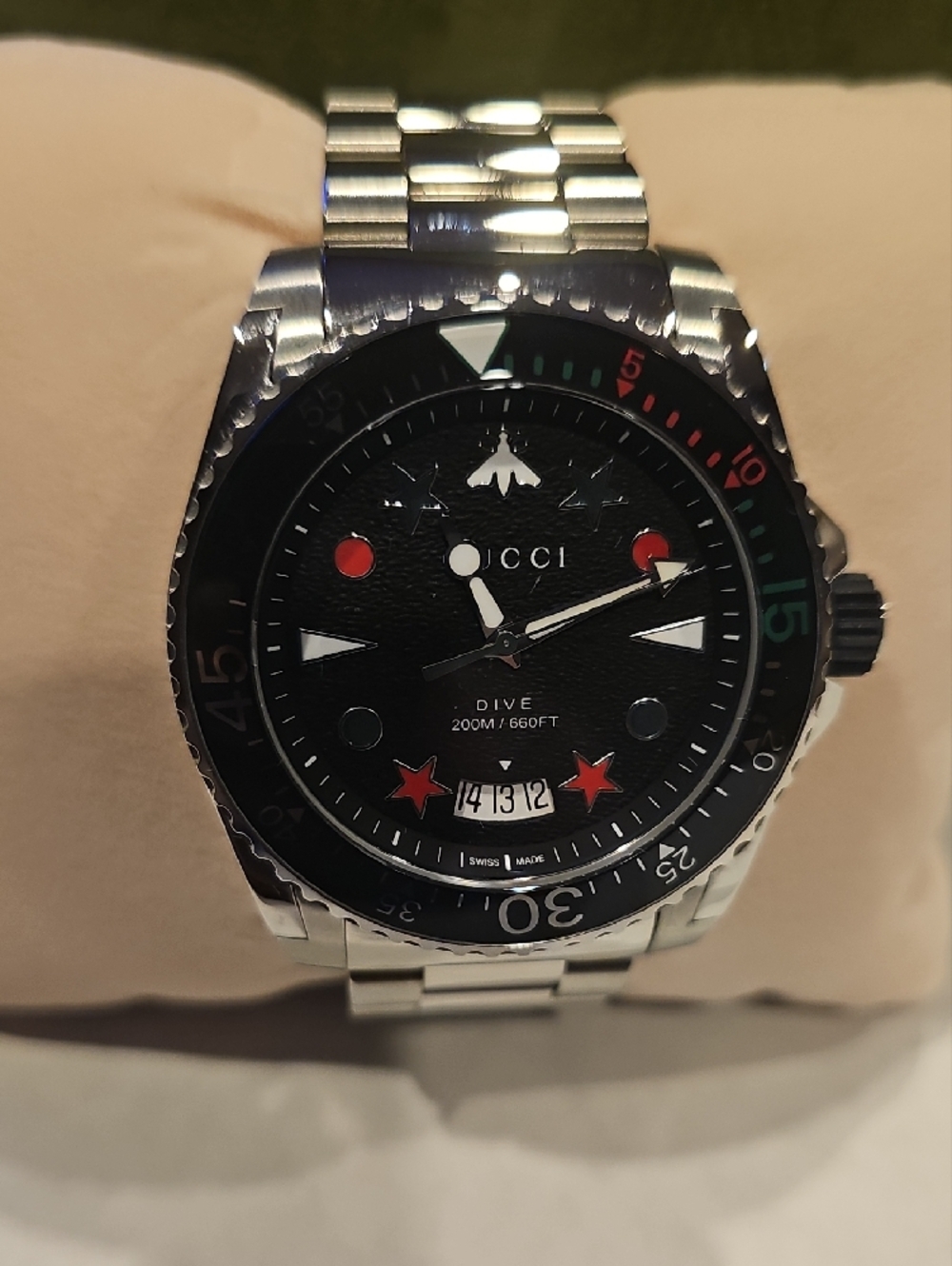 Gucci Black Dial Dive Watch with Red Accents - Picture 6 of 6